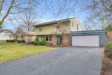 Exterior - 1513 Maplecrest Dr, Champaign, IL 61821 photo 3 of 13