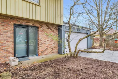 Exterior - 1513 Maplecrest Dr, Champaign, IL 61821 photo 4 of 13