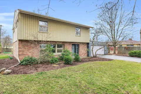 Exterior - 1513 Maplecrest Dr, Champaign, IL 61821 photo 2 of 13
