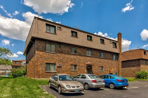 1220 Whispering Hills Ct #3A, Naperville, IL 60540
