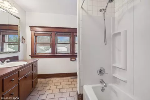 32 E Maple Ave, Roselle, IL 60172 photo 13