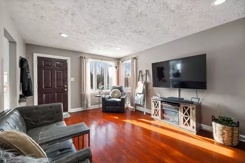 8920 W Forestview Dr, North Riverside, IL 60546 photo 5