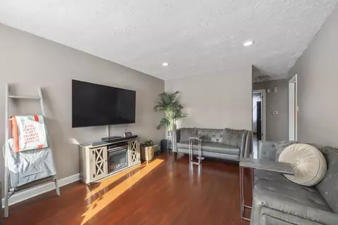 8920 W Forestview Dr, North Riverside, IL 60546 photo 3