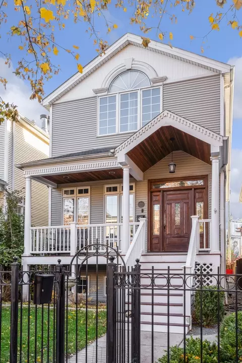 1447 W Cuyler Ave, Chicago, IL 60613