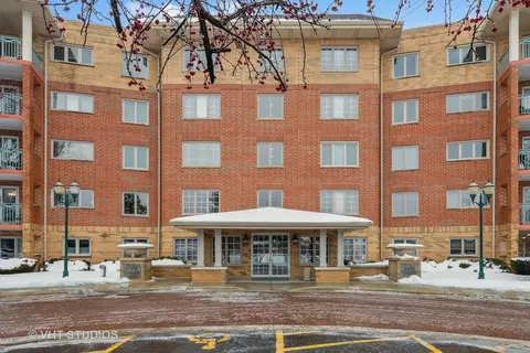 720 Creekside Dr #102B, Mount Prospect, IL 60056