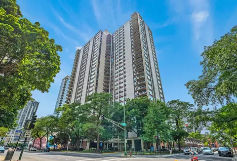 1255 N Sandburg Ter #2303, Chicago, IL 60610