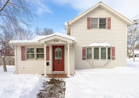 138 Woodlawn St, Geneva, IL 60134
