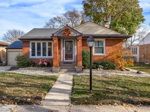 8243 Keystone Ave, Skokie, IL 60076
