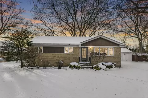 10 Hatlen Ave, Mount Prospect, IL 60056