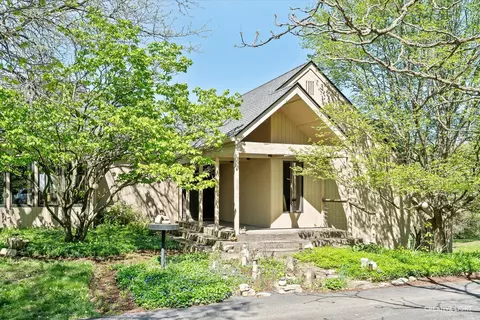 38 W480 Silver Glen Rd, Saint Charles, IL 60175