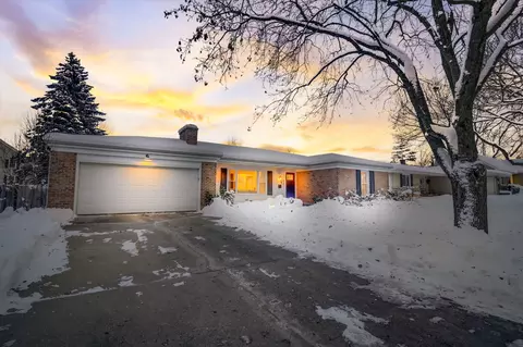 117 N Glendale Ave, Barrington, IL 60010
