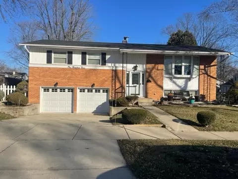 109 N Babcock Dr, Palatine, IL 60074