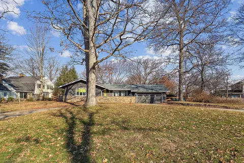 215 Orchard Ave, Oswego, IL 60543