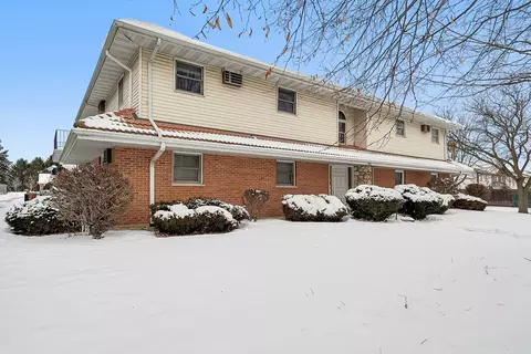 100 Green Acres Dr #102, Morris, IL 60450