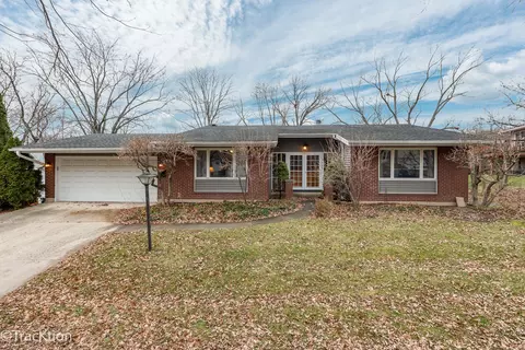 5924 Fairmont Dr, Woodridge, IL 60517