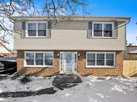 10545 S 82nd Ave, Palos Hills, IL 60465