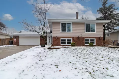 1607 Erin Dr, Normal, IL 61761