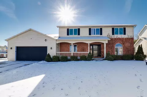 24 Harbor Pointe Cir, Bloomington, IL 61704