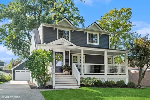 314 Montgomery Ln, Glenview, IL 60025