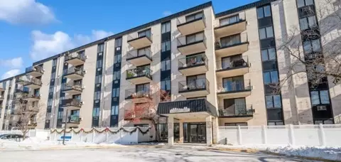 9731 N Fox Glen Dr #4M, Niles, IL 60714