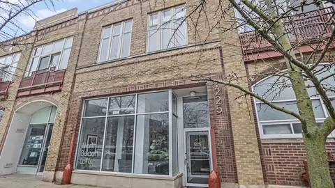 1225 W Morse Ave #407, Chicago, IL 60626
