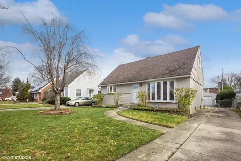 867 S Fairfield Ave, Elmhurst, IL 60126