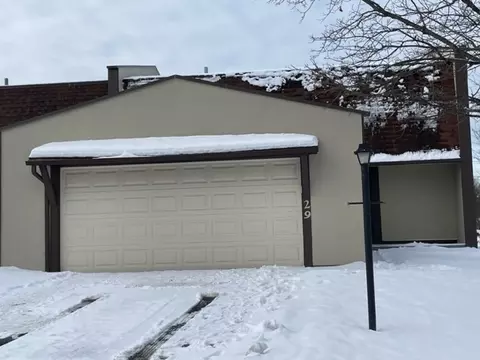 29 Elmwood Ct, Indian Head Park, IL 60525