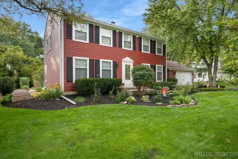 351 Woodland Hills Rd, Batavia, IL 60510