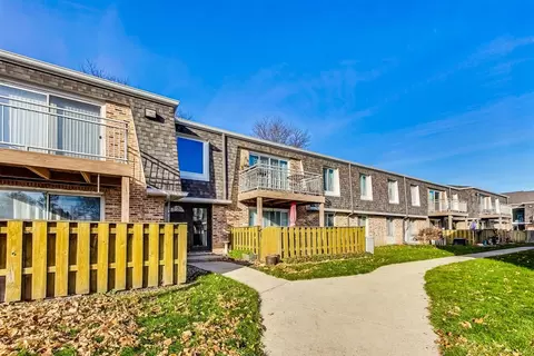 4704 Euclid Ave #2A, Rolling Meadows, IL 60008 photo 2