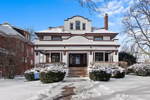 301 S Elmwood Ave, Oak Park, IL 60302