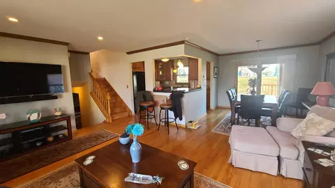 4100 Chesapeake Ct, Hoffman Estates, IL 60192 photo 3