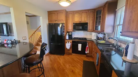 4100 Chesapeake Ct, Hoffman Estates, IL 60192 photo 7