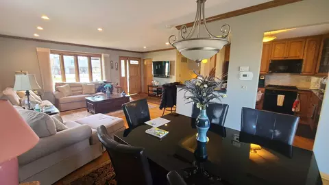 4100 Chesapeake Ct, Hoffman Estates, IL 60192 photo 5