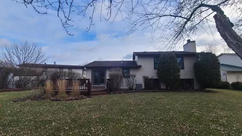 4100 Chesapeake Ct, Hoffman Estates, IL 60192 photo 8