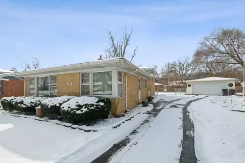 18740 Carson Dr, Homewood, IL 60430