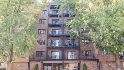 434 Clinton Pl #206, River Forest, IL 60305