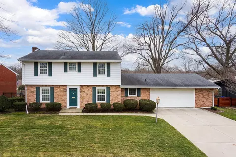 215 Fleetwood Dr, Bloomington, IL 61701