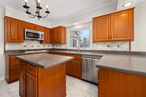 36 W805 Wildmere Dr, Elgin, IL 60123 photo 10
