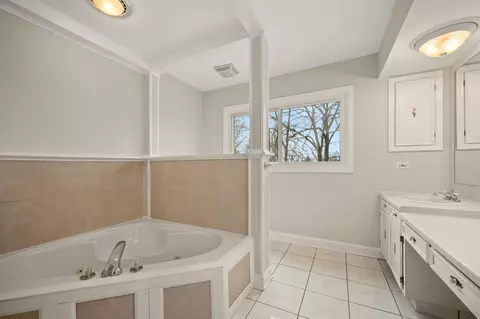 36 W805 Wildmere Dr, Elgin, IL 60123 photo 27