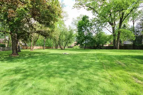 36 W805 Wildmere Dr, Elgin, IL 60123 photo 5