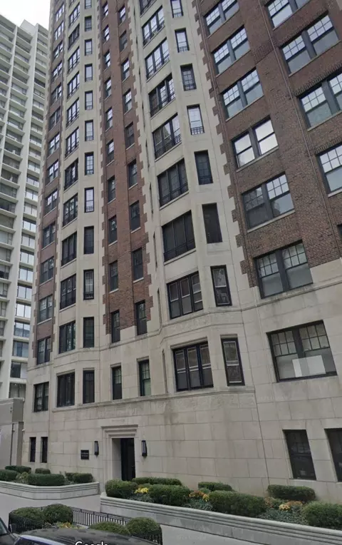 421 W Melrose St #2D, Chicago, IL 60657