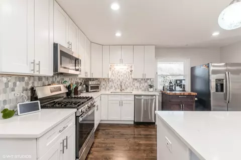 Kitchen - 4190 N Firestone Dr, Hoffman Estates, IL 60192 photo 3 of 5