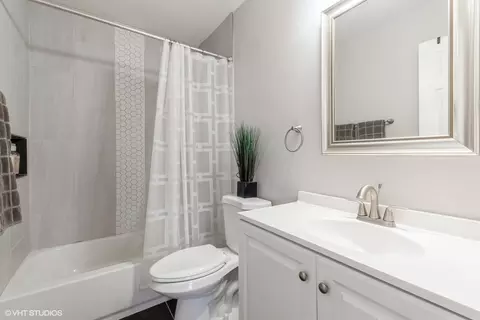 Bath - 4190 N Firestone Dr, Hoffman Estates, IL 60192 photo 2 of 2