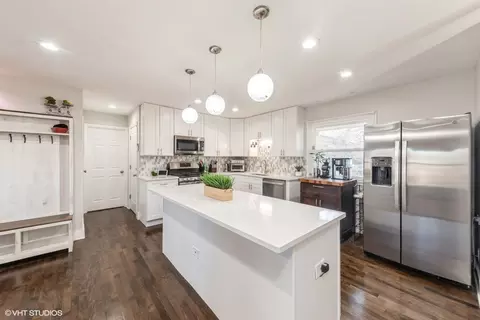 Kitchen - 4190 N Firestone Dr, Hoffman Estates, IL 60192 photo 2 of 5