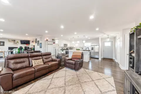 Living - 4190 N Firestone Dr, Hoffman Estates, IL 60192 photo 1 of 3