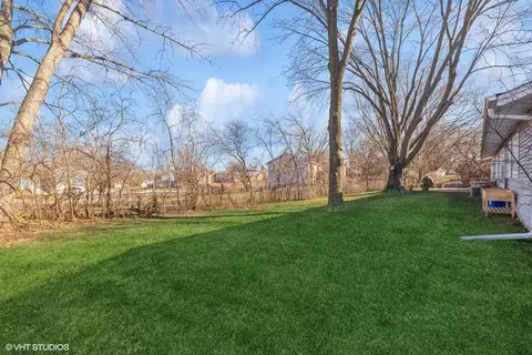 Exterior - 4190 N Firestone Dr, Hoffman Estates, IL 60192 photo 5 of 7