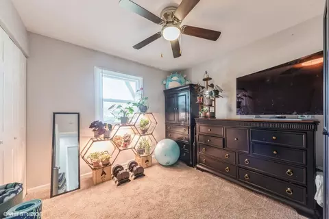 Bedroom - 4190 N Firestone Dr, Hoffman Estates, IL 60192 photo 3 of 4