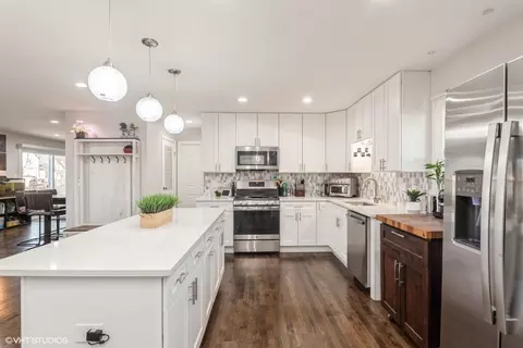 Kitchen - 4190 N Firestone Dr, Hoffman Estates, IL 60192 photo 1 of 5