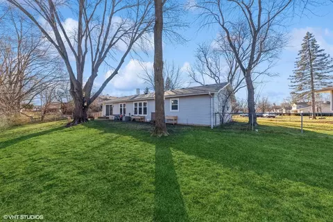 Exterior - 4190 N Firestone Dr, Hoffman Estates, IL 60192 photo 4 of 7