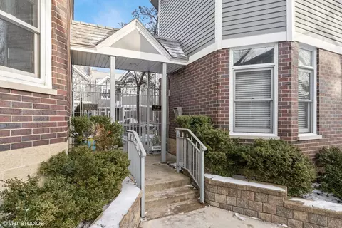 3341 N Racine Ave #D, Chicago, IL 60657